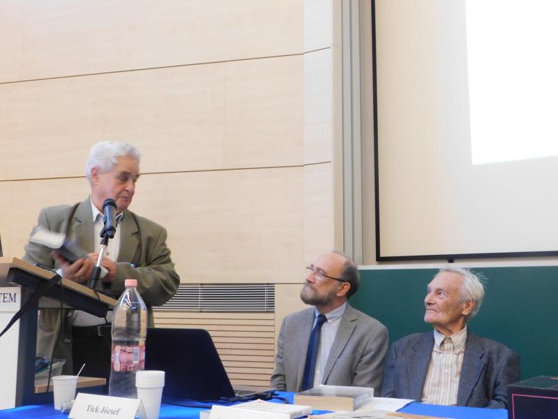 Ékezetes történetek a számítógépes nyelvészet hőskorából