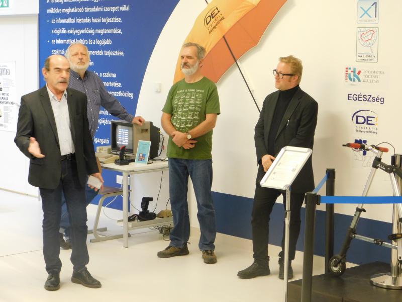 Nekem 8(bit) időszaki tárlat megnyitója