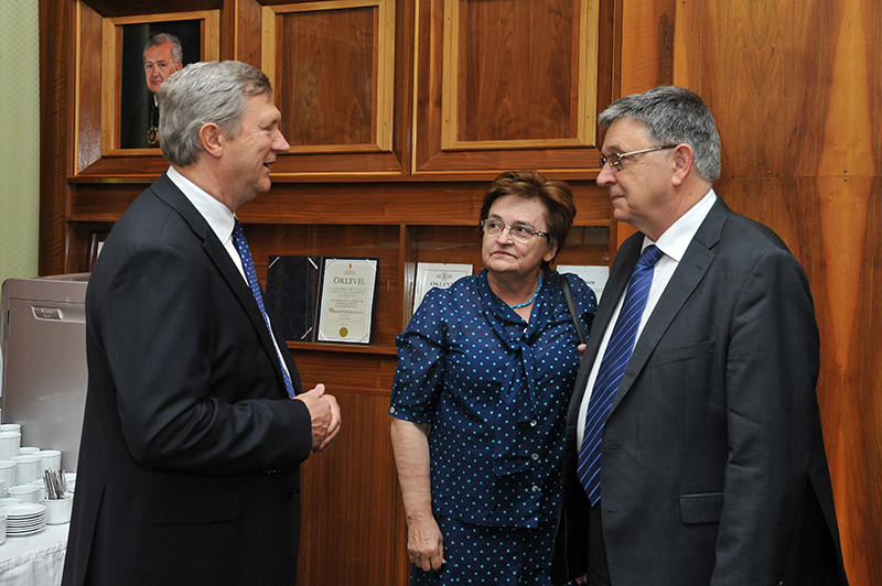 Neumann professzori cím Lovász Lászlónak