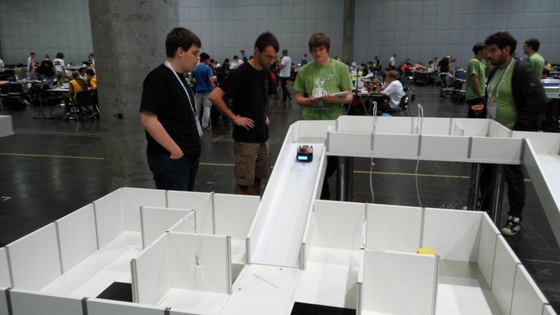 Világlátott robotok – focipályán, labirintusban