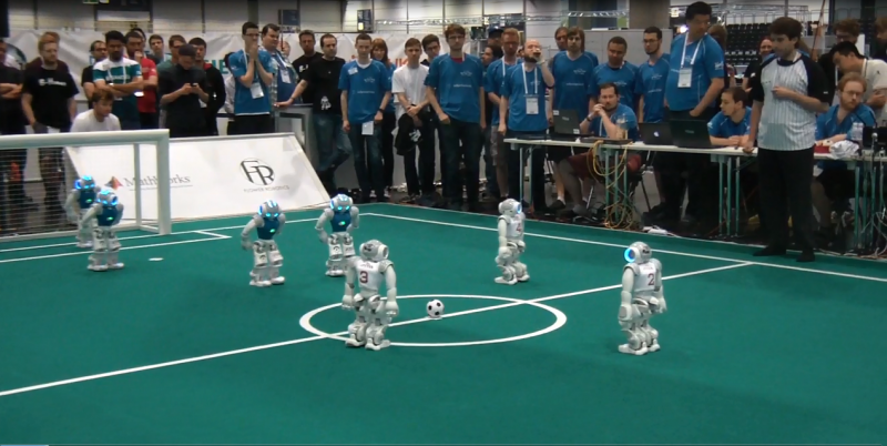 Világlátott robotok – focipályán, labirintusban