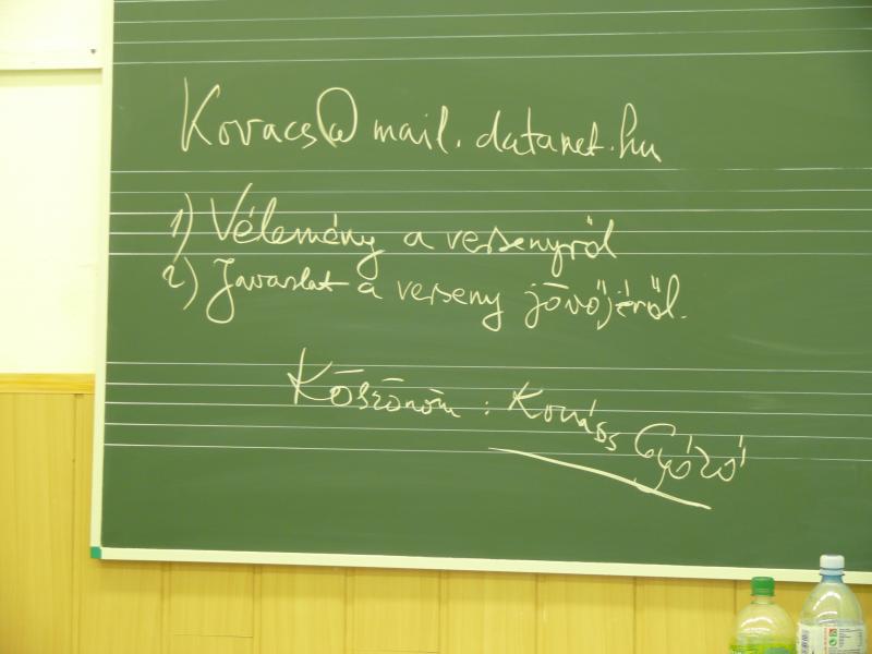 Kovács Győző e-mail címe a táblán