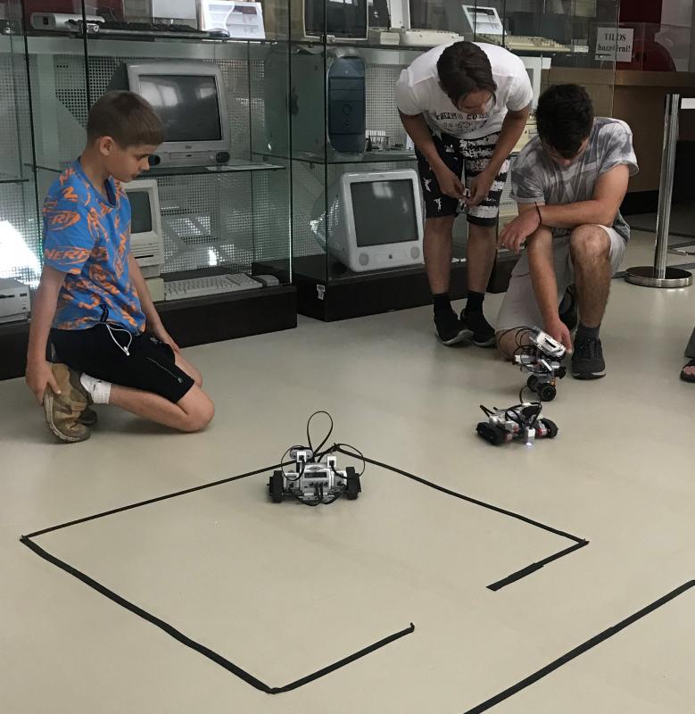 Robotika tábor az ITK-ban