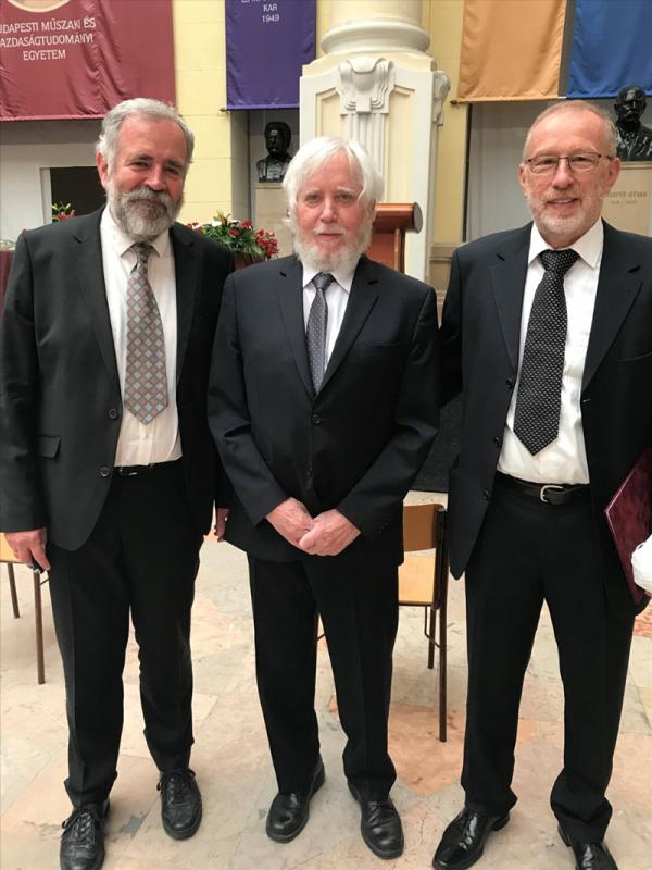 Dr. Kollár László professzor, a József Nádor Emlékérem kitüntetettje, Szemerédi Endre matematikus, a Neumann Professzori cím kitüntetettje, és dr. Beck György, a Neumann Társaság elnöke