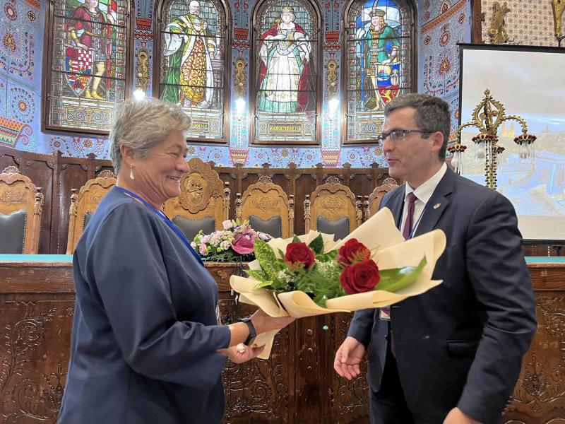 Várkonyiné Dr. Kóczy Annamáriát Prof. Dr. Kovács Levente, az IEEE Hungary elnöke, az Óbudai Egyetem rektora köszöntötte fel születésnapja alkalmából.