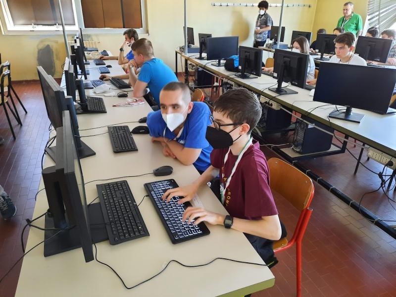 Számítógépes teremben, IIOT