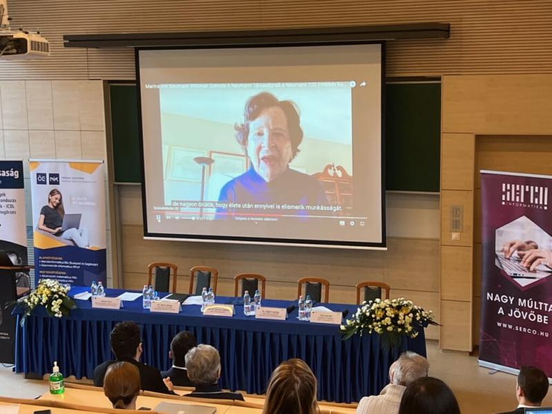 Marina von Neumann-Whitman videóüzenete.