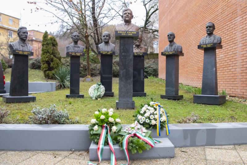 Koszorúzás