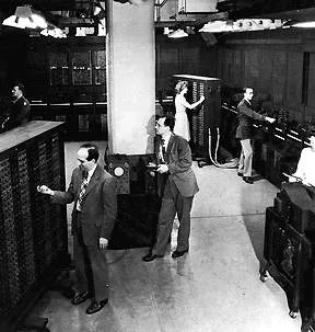 Az ENIAC számítógép Neumann Jánossal az előtérben